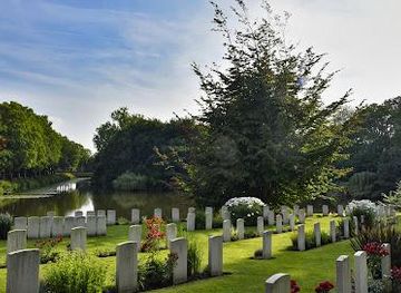 france/nord-pas-de-calais/landmark/ramparts-cemetery-lille-gate