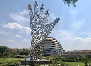 rwanda/butare/landmark/open-palm-anti-corruption-sculpture