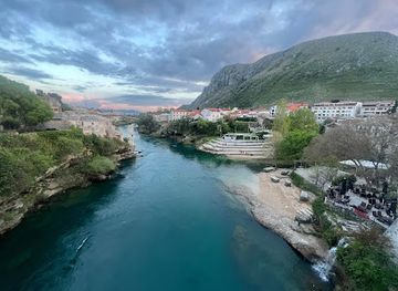 bosnia-and-herzegovina/bosnia/landmark/crooked-bridge