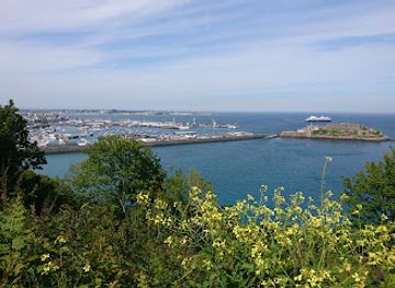 guernsey/torteval/landmark/la-vallette-promenade