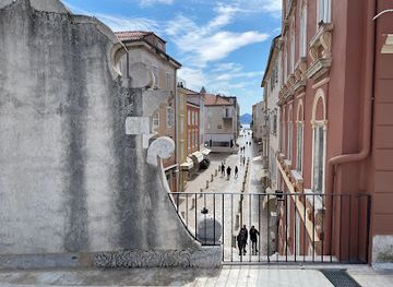 croatia/dalmatia/landmark/zadar-city-walls