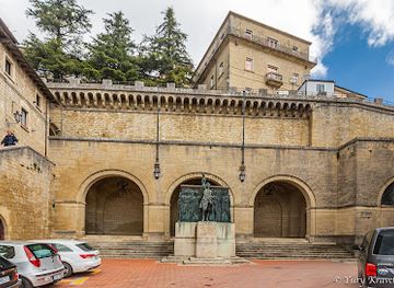 san-marino/fiorentino/landmark/monument-to-girolamo-gozi