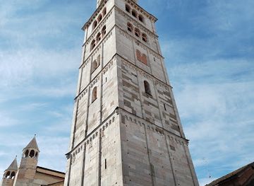 italy/modena/landmark/torre-civica-ghirlandina