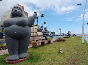 brazil/salvador/landmark/monumento-as-meninas-do-brasil-gordinhas