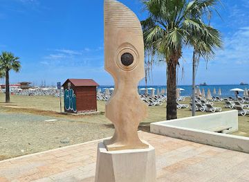 cyprus/larnaca/landmark/finikoudes-beach