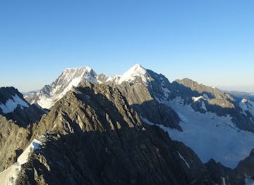 new-zealand/mount-cook-national-park/landmark/aoraki-mount-cook-middle-peak