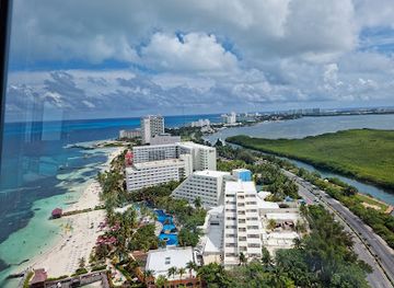 mexico/cancun/zona-hotelera/landmark/torre-escenica-del-embarcadero-de-cancun