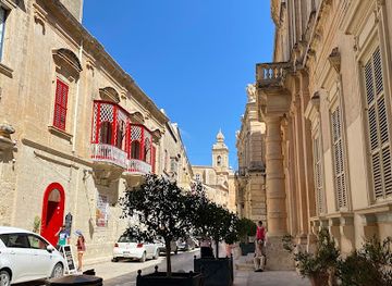 malta/mdina/landmark/bastion-square