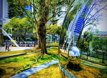 singapore/central-region/landmark/mirror-balls-sculpture-24-hours-in-singapore