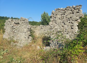 albania/razma-region/landmark/old-building-of-undetermined-age-or-origin