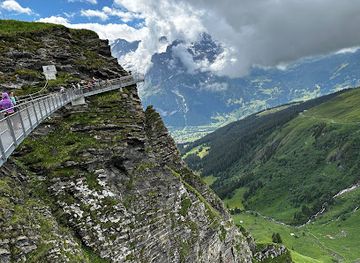 switzerland/grindelwald/landmark/first-cliff-walk