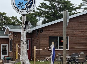 michigan/copper-harbor/landmark/lake-effect-bar-and-grill