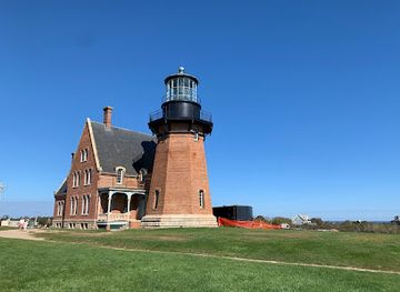 rhode-island/block-island/landmark/southeast-light-delights