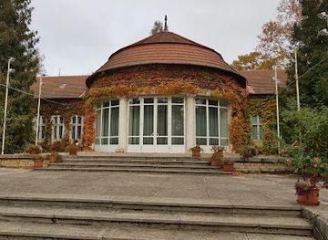 hungary/vac/landmark/national-botanical-garden