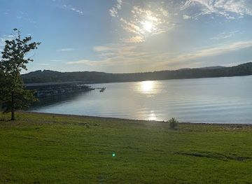 missouri/table-rock-lake/landmark/five-star-houseboat-vacations