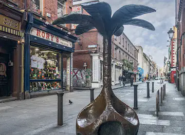 Statue Palm