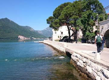montenegro/vasojevici/landmark/smekja-palace
