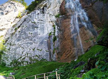 Skakavac Waterfall