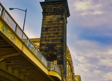 pennsylvania/pittsburgh/strip-district/landmark/sixteenth-street-bridge