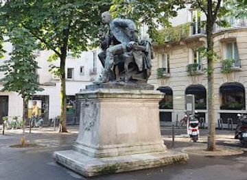 france/paris/landmark/statue-de-diderot
