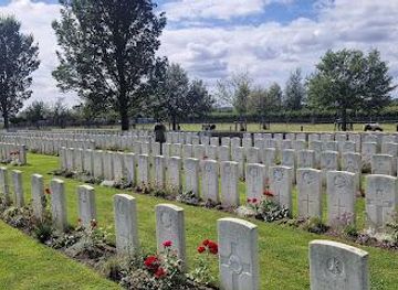 belgium/nieuwpoort/landmark/nine-elms-british-cemetery