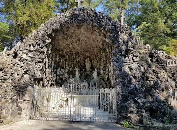 alabama/chattahoochee-river/landmark/ave-maria-grotto
