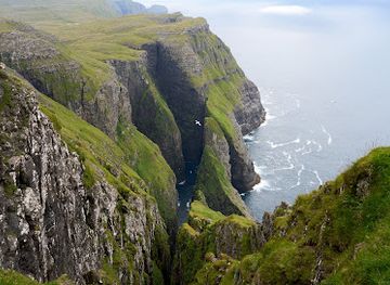 faroe-islands/sandavagur/landmark/dunnesdrangar