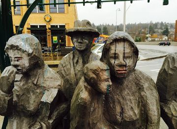 washington/central-washington/landmark/waiting-for-the-interurban