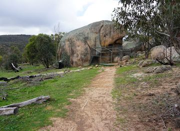 australia/bungle-bungle-range/landmark/bunjil-s-shelter