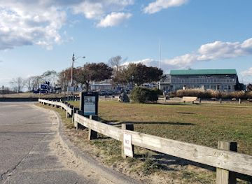 rhode-island/east-bay/landmark/oakland-beach