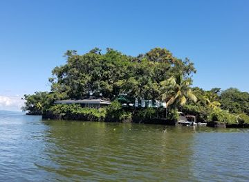 nicaragua/apoyo-lagoon/landmark/parque-central-de-granada