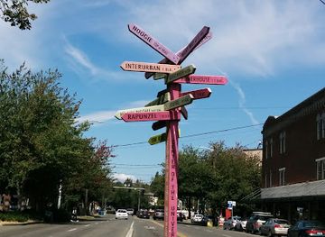 washington/puget-sound/landmark/center-of-the-universe-signpost