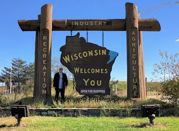 wisconsin/southwest-wisconsin/landmark/wisconsin-welcomes-you-sign