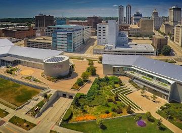 illinois/peoria/landmark/caterpillar-visitors-center