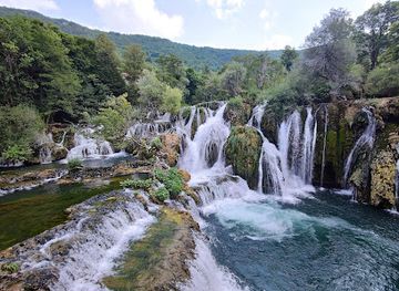 bosnia-and-herzegovina/una-sana-canton/landmark/great-una-waterfalls