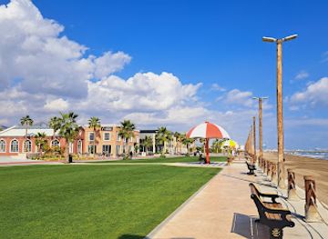 united-arab-emirates/fujairah-beach/landmark/umbrella-beach