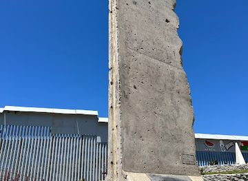 mexico/tijuana/landmark/un-mundo-sin-muros