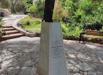 gibraltar/alameda-botanic-gardens/landmark/molly-bloom-statue