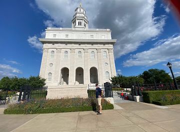 illinois/central-illinois/landmark/historic-nauvoo-visitors-center