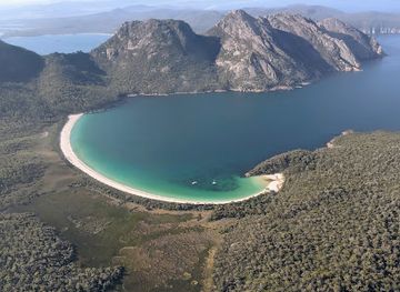 australia/freycinet-national-park/landmark/freycinet-air-tasmania