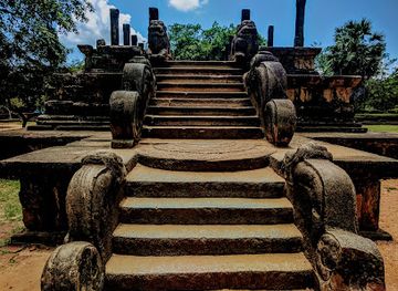 sri-lanka/polonnaruwa/landmark/bathing-place