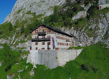 austria/karwendel/landmark/karwendelhaus-in-karwendel