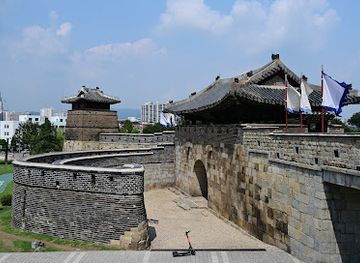 south-korea/suwon/landmark/hwaseomun-gate