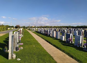 israel/netanya/ir-yamim/landmark/menuchat-olam