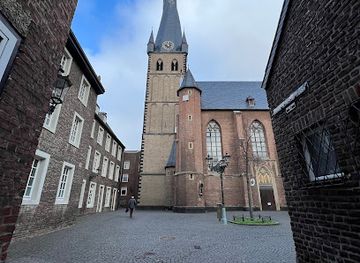 germany/dusseldorf/oberkassel/landmark/stadterhebungsmonument
