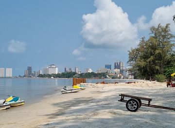 cambodia/sihanoukville/landmark/ochheuteal-beach