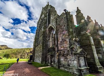 united-kingdom/midlothian/attraction/holyrood-abbey-2