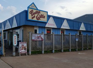 minnesota/grand-marais/landmark/beth-s-fudge-gifts
