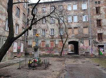 poland/warsaw/praga/landmark/kapliczka-z-figura-matki-bozej