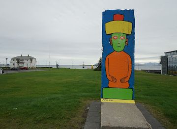iceland/reykjavik/landmark/street-art-berlin-wall